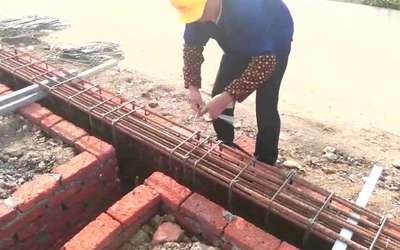 打地基的关键设备与建设工程设计的基石作用